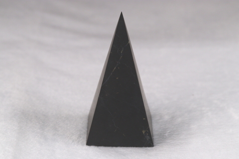 浄化・電磁波対策用！シュンガイト・ハイピラミッド100mm【最高品質・光沢・希少】