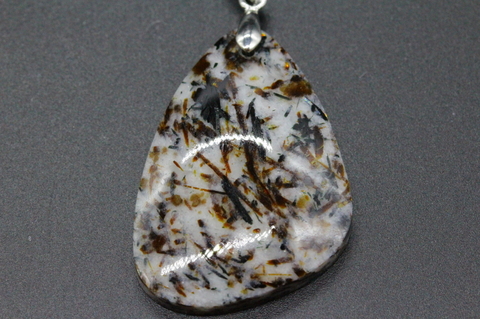 極上ギラギラ！ロシア産アストロフィライト・ペンダント【最高品質・高波動・光沢・超激レア】