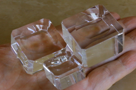 天然石丸玉用のクリスタルガラス台座（Ｌサイズ）