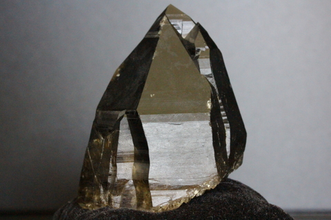 極上！強烈セルフヒールド！ロシア産モリオン・カテドラルクォーツ【最高品質・光沢・セルフヒールド・超激レア】