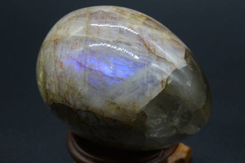 極上マスタークリスタル！ロシア産ベロモライト・ムーンストーン67mmエッグ【最高品質・高波動・光沢・透明・レインボー・超激レア】
