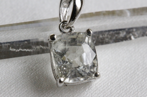 極上1.20ct！超高波動ロシア産フェナカイト・ペンダント鑑別書付き【最高品質・超透明・超光沢・超激レア】