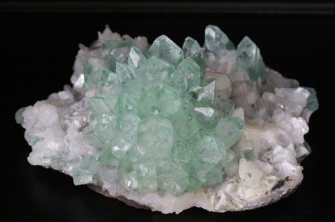 極上超激レア！インド産グリーンアポフィライトクラスター845g【最高品質・透明・光沢・レインボー・超激レア】