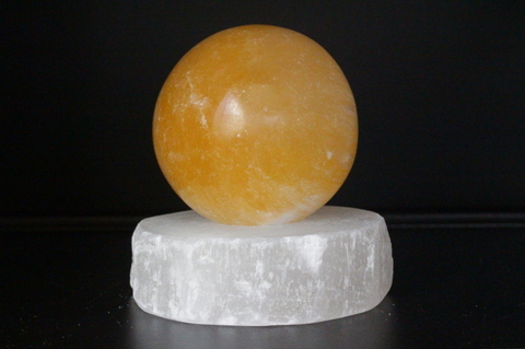 高波動！高品質キャッツアイ・オレンジセレナイト72mm丸玉＆セレナイト台座【高品質・高波動・希少】
