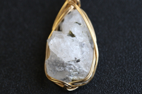 まるごとホワイト16.7ct　ロシア産フェナカイト原石　ペンダント