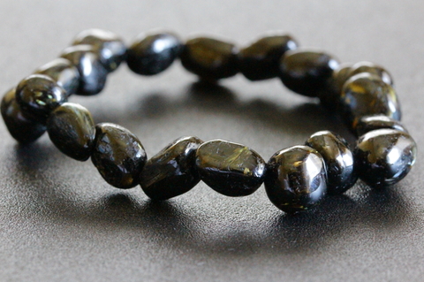 極上ギラギラ！高波動グリーンランド産ヌーマイト・ブレスレット俵型【最高品質・高波動・光沢・超激レア】