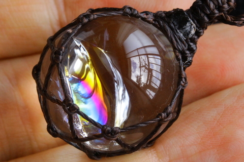 最高品質！レインボー水晶ペンダント82【最高品質・超透明・光沢・レインボー・激レア】