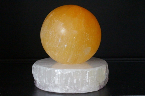 高波動！高品質キャッツアイ・オレンジセレナイト74mm丸玉＆セレナイト台座【高品質・高波動・希少】