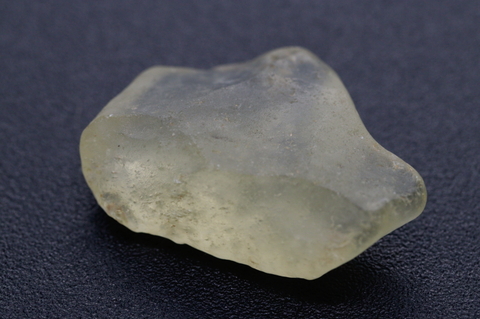 神秘の天然ガラス！高品質リビアングラス原石6.8g【透明感・高波動・激レア】