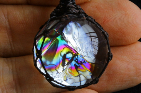 最高品質！レインボー水晶ペンダント81【最高品質・超透明・光沢・レインボー・激レア】