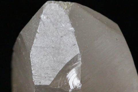 極上！レコードキーパー＆レインボー！高波動ウラル産レムリアン水晶102.2g【最高品質・高波動・透明・光沢・レコードキーパー・レインボー・超激レア】