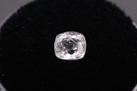 極上宝石0.88ct！超高波動ロシア産フェナカイト・ルース鑑別書付き【最高品質・超透明・超光沢・超激レア】