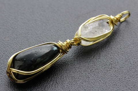 極上！高波動ロシア産フェナカイト＆グリーンランド産ヌーマイト・ペンダント【最高品質・高波動・光沢・超激レア】