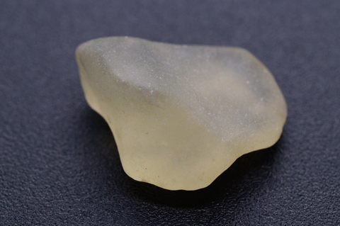 神秘の天然ガラス！高品質リビアングラス原石5.8g【透明感・高波動・激レア】