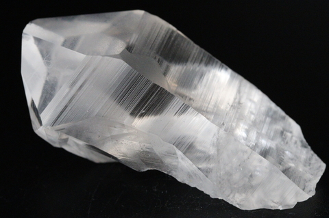 極上完全フルクリア！レコードキーパー！高波動ウラル産レムリアン水晶136.8g【最高品質・高波動・透明・光沢・レインボー・超激レア】