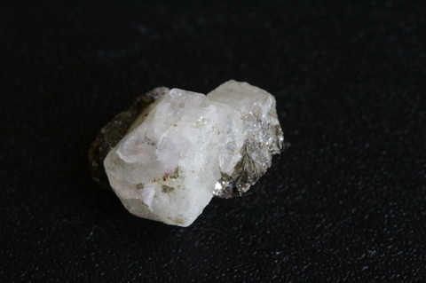 高品質！高波動ロシア産フェナカイト原石1.5g【高品質・透明・光沢・超激レア】