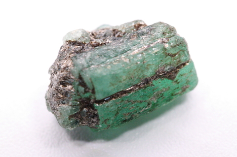 超激レア！高波動ロシアウラル産エメラルド原石【高品質・光沢・超激レア】