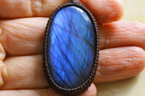 極上全面ブルー！ラブラドライトペンダント【最高品質・透明・光沢・超激レア】