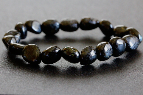 極上ギラギラ！高波動グリーンランド産ヌーマイト・ブレスレット俵型【最高品質・高波動・光沢・超激レア】