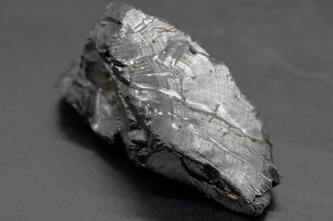 【お値打ち価格】最高品質エリートシュンガイト原石33.8g【最高品質・光沢・激レア】