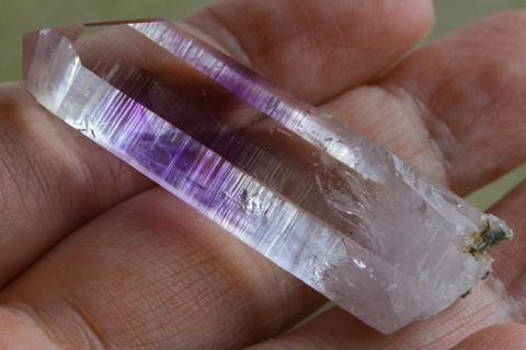 ライトラベンダー！高波動ブランドバーグ産アメジスト【高品質・高波動・透明・光沢・ファントム・激レア】