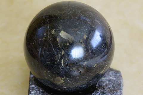 超激レア！高波動グリーンランド産ヌーマイト56mm丸玉2【最高品質・高波動・光沢・超激レア】