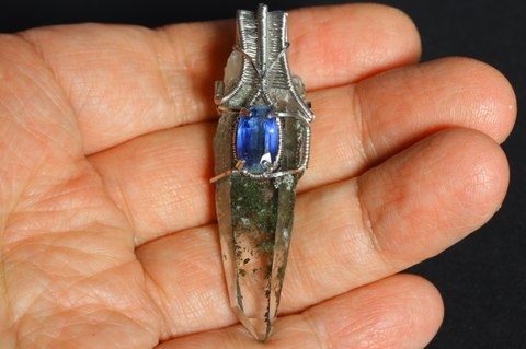 極上！カイヤナイト＊ガネーシュヒマール水晶ペンダント【最高品質・超透明・超光沢・激レア】