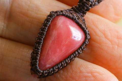 極上ピンクレッド！高品質ロードナイトペンダント【高品質・光沢・激レア】