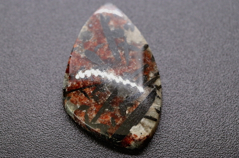 極上！ビッグサイズ42mm！ロシア産ユーディアライト&ナトロライト・ルース【最高品質・光沢・激レア】