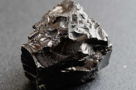 ビッグサイズ！最高品質エリートシュンガイト原石55.2g【最高品質・光沢・激レア】