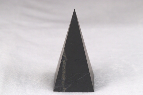 浄化・電磁波対策用！シュンガイト・ハイピラミッド100mm【最高品質・光沢・希少】