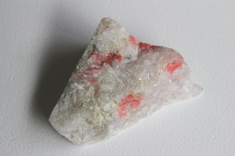 【50％オフ】入手困難！超希少石！高波動グリーンランド産ツグツパイト（ツグツープ石）原石2.8g【高品質・高波動・超激レア】