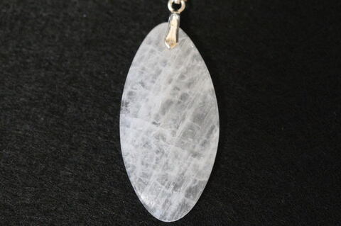 極上虹入り！グリーンランド産クリオライト・ペンダント【最高品質・透明・光沢・レインボー・激レア】