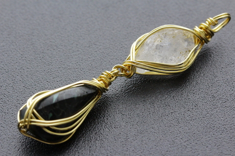 極上！高波動ロシア産フェナカイト＆グリーンランド産ヌーマイト・ペンダント【最高品質・高波動・光沢・超激レア】