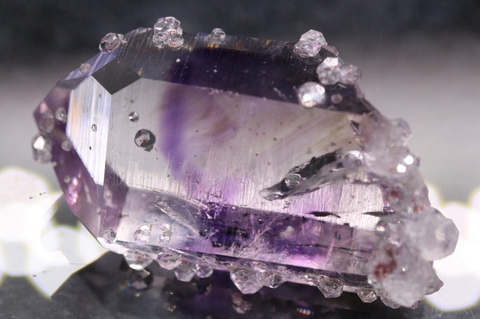 超キラキラ！プレナイト付き！高波動ブランドバーグ産アメジスト15.0g【最高品質・超透明・超光沢・レインボー・超激レア】
