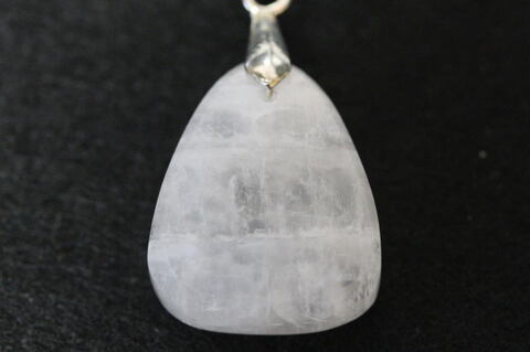 極上虹入り！グリーンランド産クリオライト・ペンダント【最高品質・透明・光沢・レインボー・激レア】