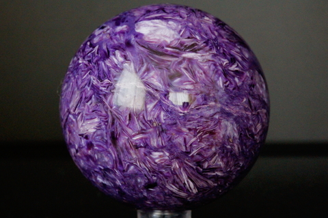 極上秘蔵品！シルキー紫色！ロシア産チャロアイト61mm丸玉【最高品質・光沢・超激レア】