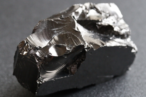 ビッグサイズ！最高品質エリートシュンガイト原石88.2g【最高品質・光沢・激レア】