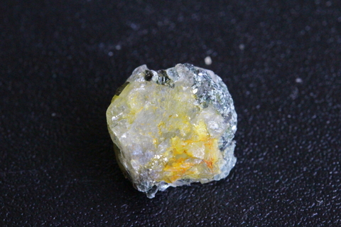 高品質！高波動ロシア産フェナカイト原石1.6g【高品質・透明・光沢・超激レア】