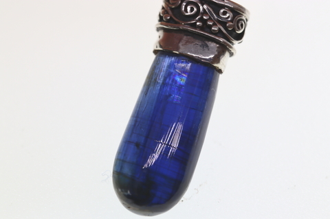 極上ブルー！虹入り！ネパール産カイヤナイト16mm・ペンダント【最高品質・高波動・光沢・激レア】