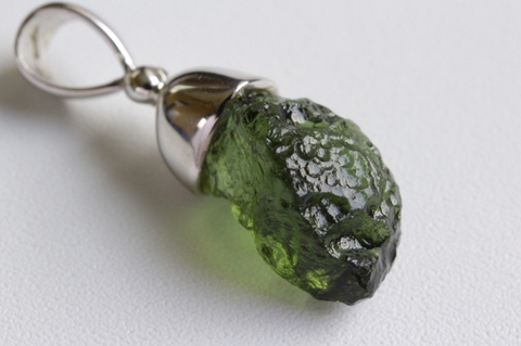 [STARBORN]極上7.5ct！高波動モルダバイト原石ペンダント【最高品質・透明・光沢・超激レア】