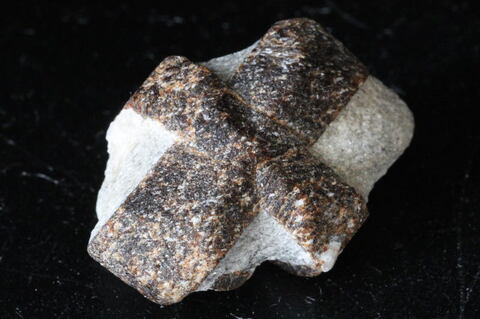 ソウルメイトの石！ロシア産スタウロライト（十字石）【最高品質・激レア】