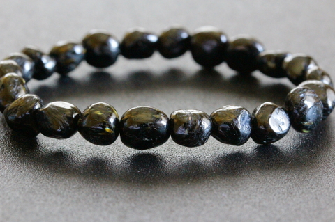 極上ギラギラ！高波動グリーンランド産ヌーマイト・ブレスレット俵型【最高品質・高波動・光沢・超激レア】