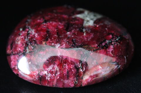 極上ディープレッド！ロシア産ユーディアライト・パームストーン55.1g【最高品質・光沢・激レア】