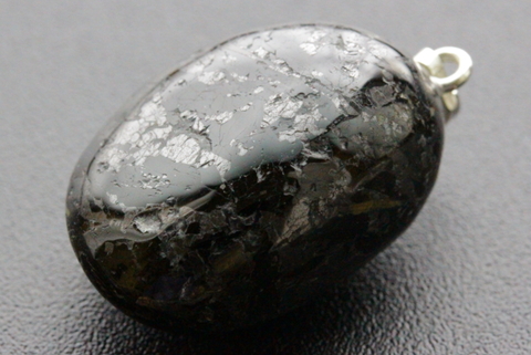 最高品質！高波動グリーンランド産ヌーマイト・ペンダント19.1g【最高品質・高波動・光沢・超激レア】