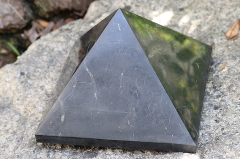 超ビッグサイズ150mm！高波動シュンガイト・ピラミッド2223g【最高品質・激レア】