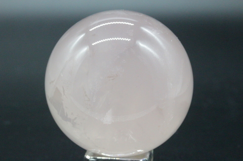 高品質！愛のローズクォーツ57mm丸玉【高品質・光沢・レインボー・希少】