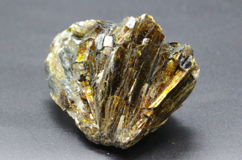 激レア！ロシア産アストロフィライト原石【最高品質・高波動・光沢・激レア】