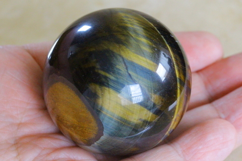 高品質！南アフリカ産ファルコン・タイガーアイ丸玉B【高品質・光沢・激レア】