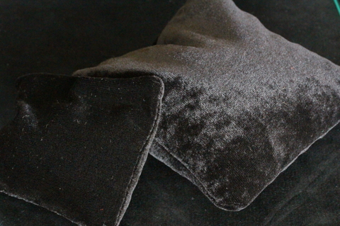 天然水晶さざれ入りベロア調座布団・大サイズ・黒色